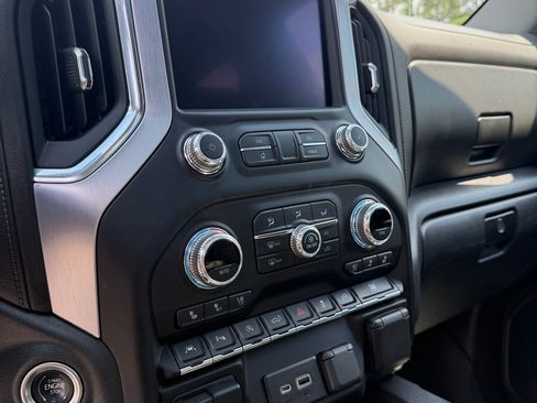 Used 2021 GMC Sierra 1500 SLT w/ SLT Premium Plus Package AWD/4WD image 9