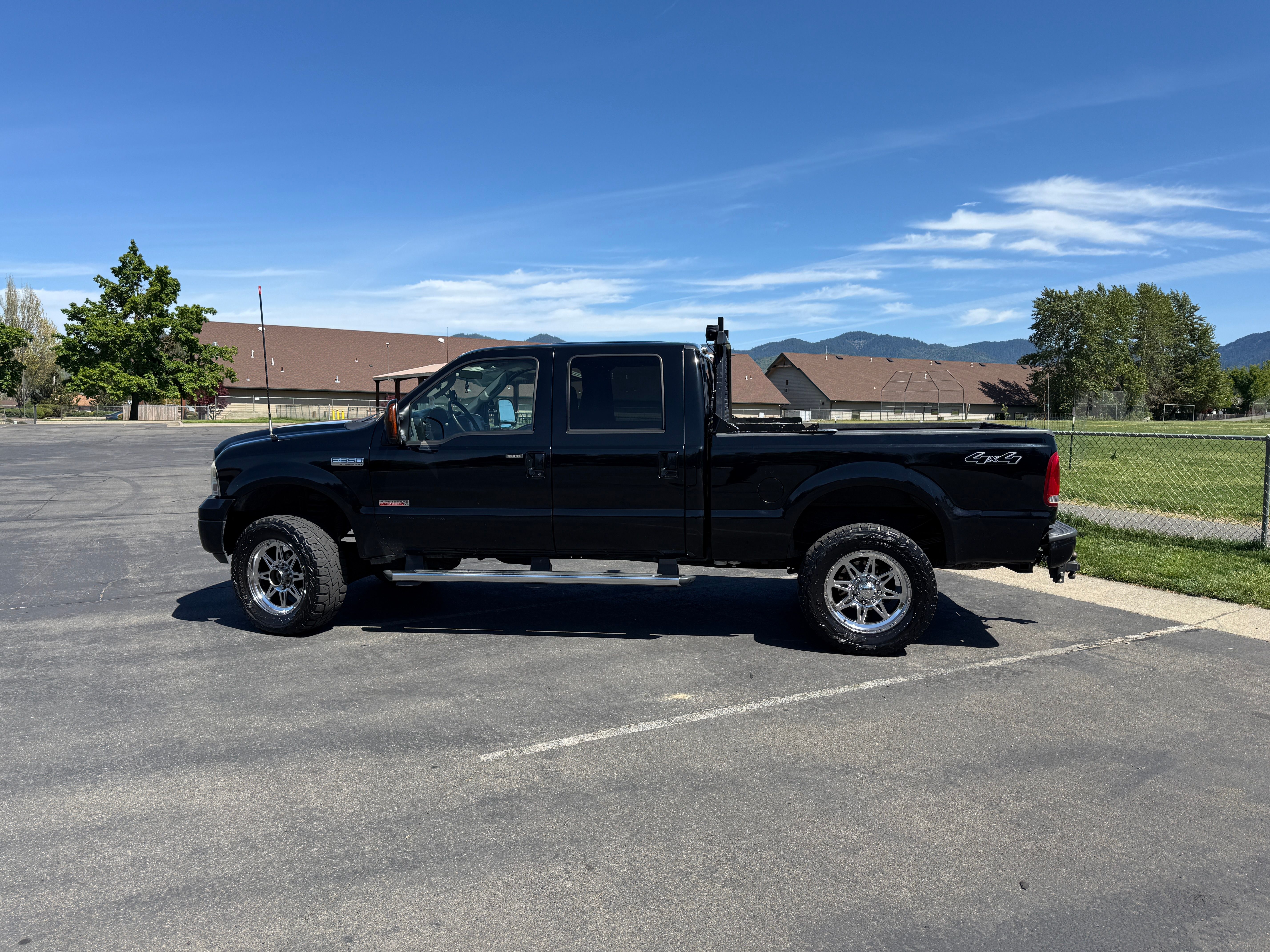 Used 2006 Ford F350 XLT AWD/4WD image 2