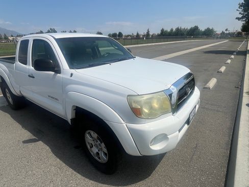 Used 2007 Toyota Tacoma PreRunner image 5