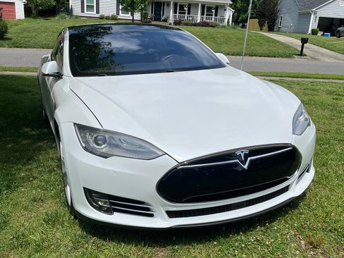 Used 2015 Tesla Model S 85D AWD/4WD image 2