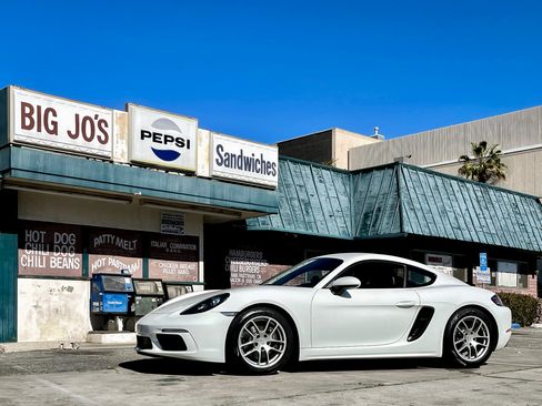 Used 2019 Porsche 718 Cayman image 5
