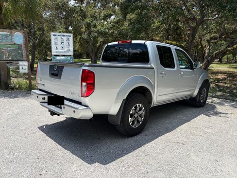 Used 2017 Nissan Frontier PRO-4X AWD/4WD image 10
