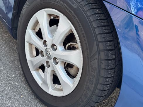 Used 2010 Toyota Camry LE FWD image 19