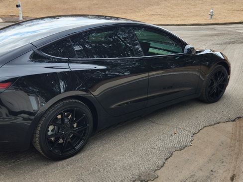 Used 2023 Tesla Model 3 Standard Range image 5
