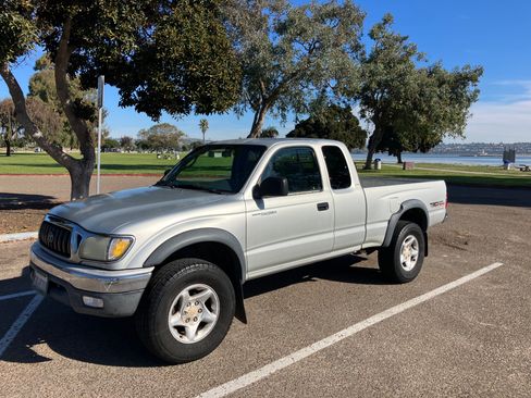 Used 2004 Toyota Tacoma PreRunner RWD image 15