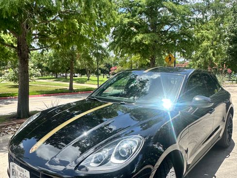 Used 2018 Porsche Macan AWD/4WD image 18