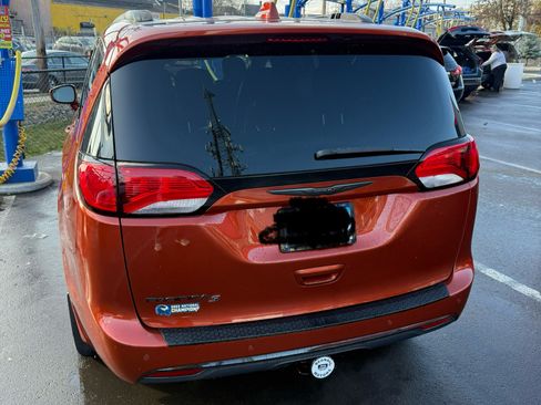 Used 2018 Chrysler Pacifica Touring-L Plus image 5