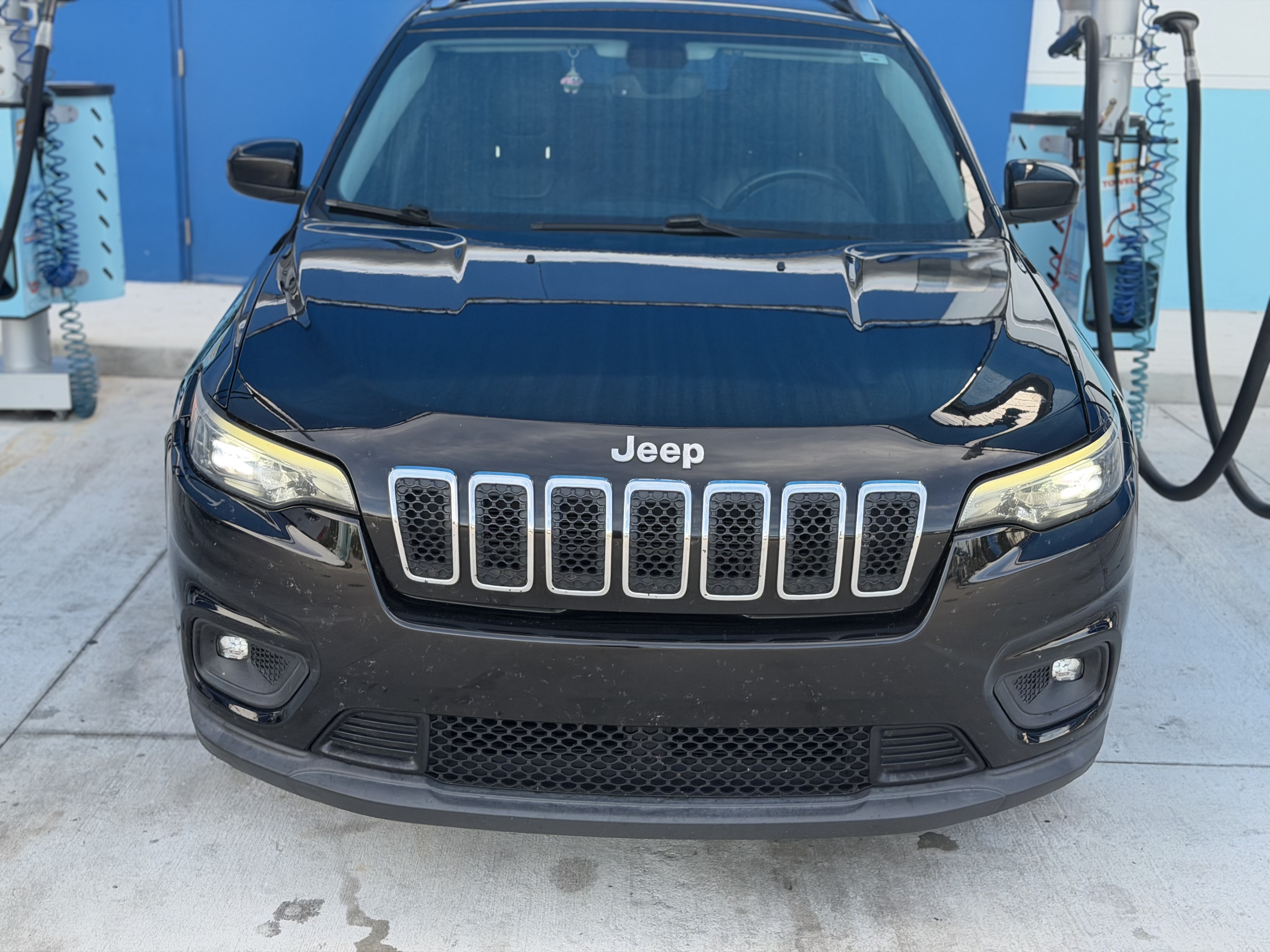 Used 2019 Jeep Cherokee Latitude Plus w/ Comfort/Convenience Group FWD image 12