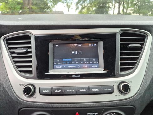 Used 2022 Hyundai Accent SE FWD image 11