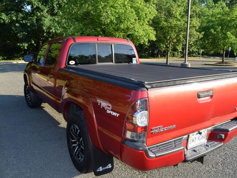 Used 2011 Toyota Tacoma 4x4 Double Cab w/ TRD Sport Pkg w/JBL Audio image 4