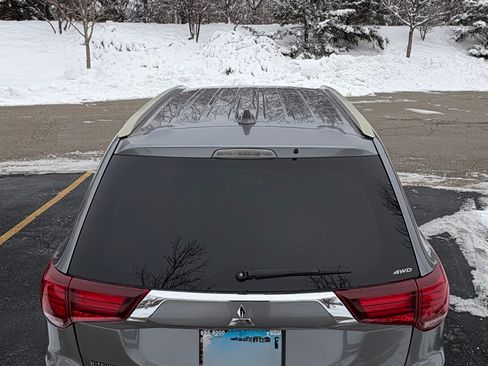 Used 2018 Mitsubishi Outlander ES image 4