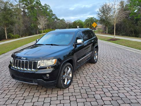 Used 2011 Jeep Grand Cherokee Limited w/ Luxury Group II image 5