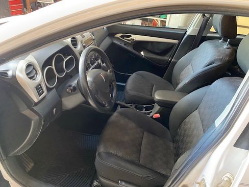 Used 2009 Pontiac Vibe w/ Preferred Package FWD image 18