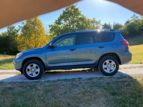 Used 2009 Toyota RAV4 4WD image 1
