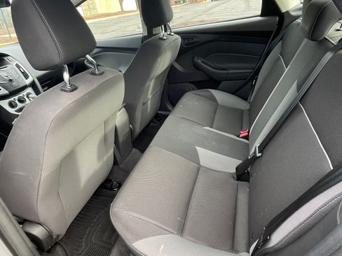 Used 2012 Ford Focus SE w/ SE Winter Pkg image 14
