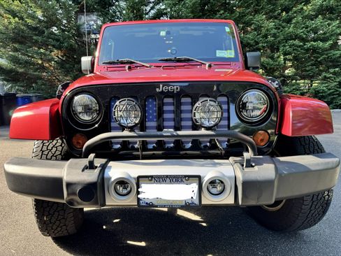 Used 2013 Jeep Wrangler Unlimited Sahara w/ Dual Top Group AWD/4WD image 5