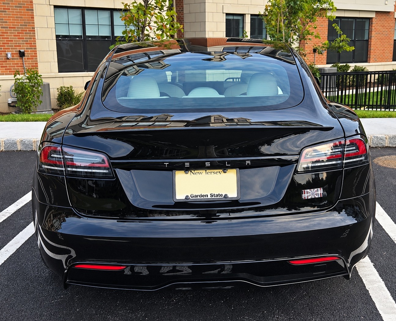 Used 2023 Tesla Model S Plaid AWD/4WD image 2
