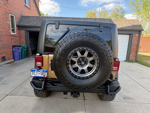 Used 2015 Jeep Wrangler Unlimited Rubicon image 6