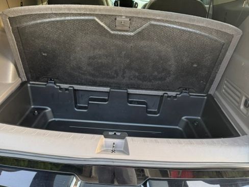 Used 2019 Chevrolet Traverse Premier w/ Driver Confidence II Package FWD image 17