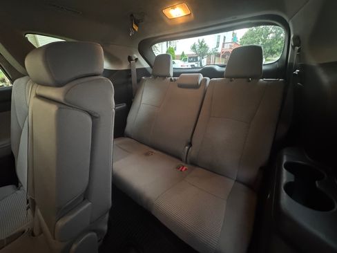 Used 2023 Toyota Highlander LE FWD image 16