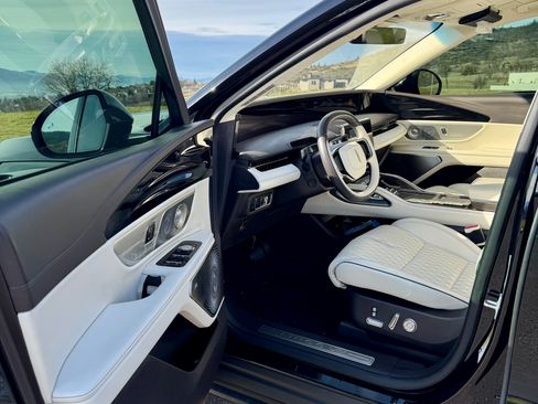 Used 2024 Lincoln Nautilus Black Label image 11