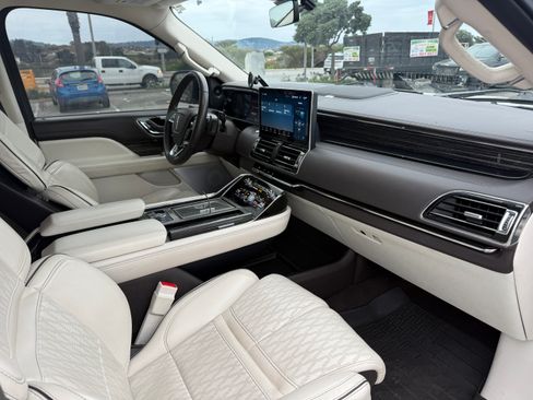 Used 2022 Lincoln Navigator Black Label image 13