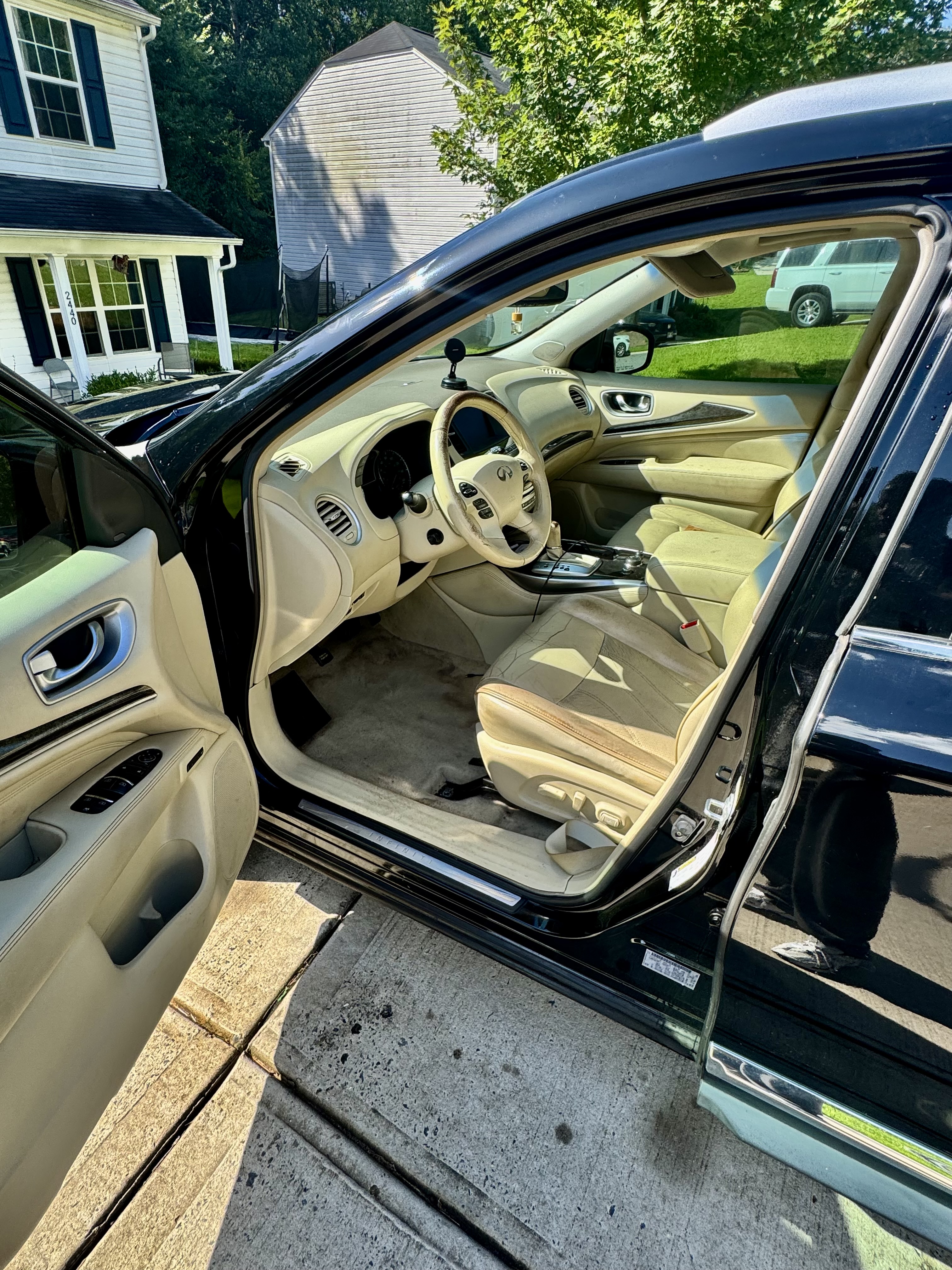 Used 2013 INFINITI JX35 AWD w/ Premium Pkg image 11