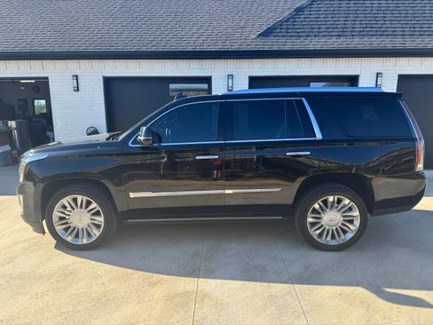 Used 2020 Cadillac Escalade Platinum image 4