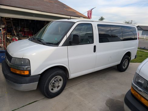 Used 2014 Chevrolet Express 2500 LT w/ LT Preferred Equipment Group image 4