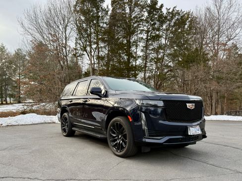 Used 2023 Cadillac Escalade Sport Platinum image 4