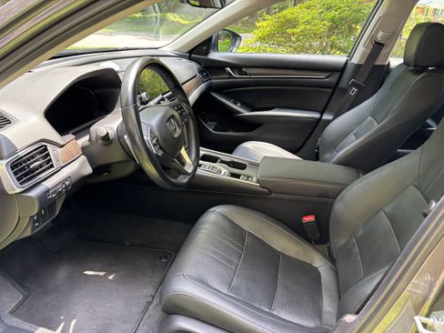 Used 2020 Honda Accord Touring image 11