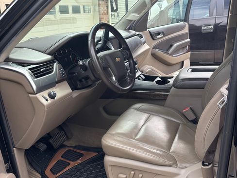 Used 2018 Chevrolet Suburban LT RWD image 1