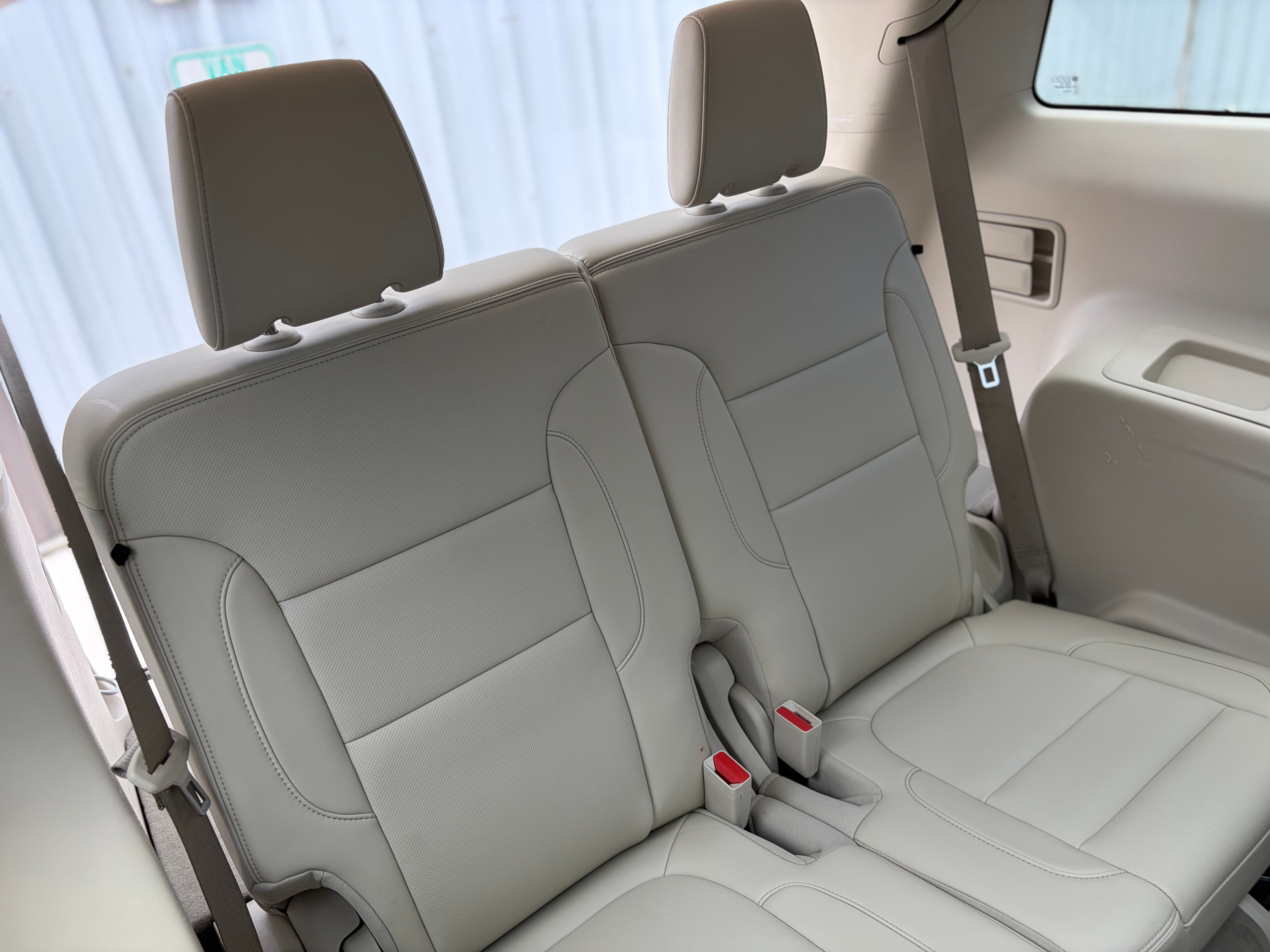 Used 2022 GMC Acadia Denali w/ Denali Ultimate Package FWD image 16
