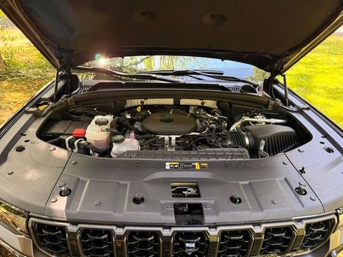 Used 2026 Jeep Grand Cherokee Summit w/ Obsidian Package AWD/4WD image 9