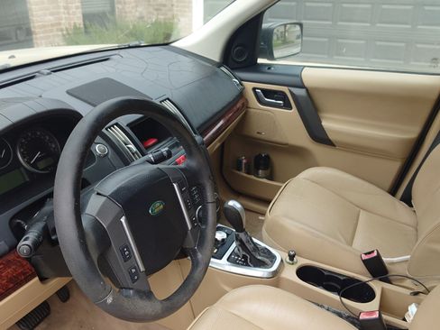 Used 2008 Land Rover LR2 SE image 9