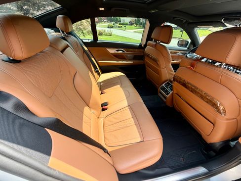 Used 2019 BMW 750i xDrive w/ Executive Package AWD/4WD image 16