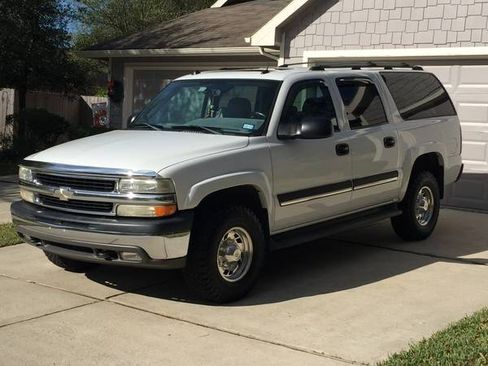 Used 2005 Chevrolet Suburban 2500 LS w/ Suspension Package, Autoride AWD/4WD image 5