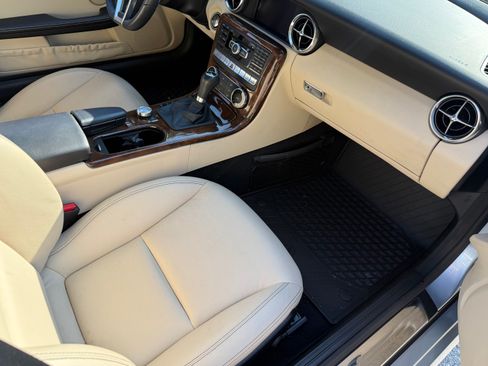 Used 2014 Mercedes-Benz SLK 350 image 16