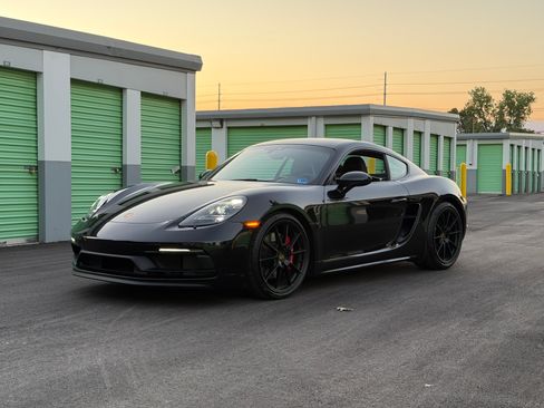 Used 2021 Porsche 718 Cayman GTS RWD image 1