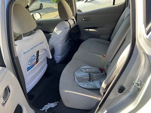 Used 2012 Nissan Leaf SL FWD image 6