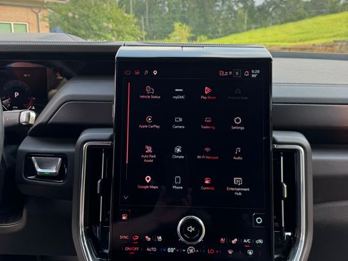 Used 2025 GMC Yukon Denali w/ Denali Reserve Package AWD/4WD image 15