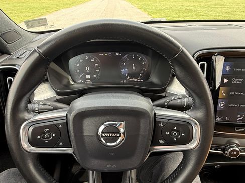 Used 2019 Volvo XC40 T5 Momentum image 27