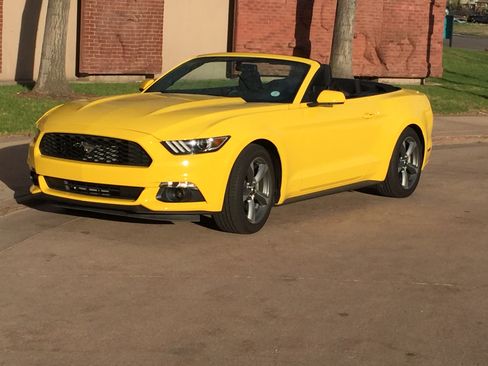 Used 2017 Ford Mustang V6 Convertible 2D w/ Equipment Group 051A image 1
