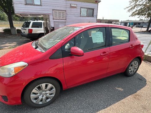 Used 2012 Toyota Yaris LE FWD image 1