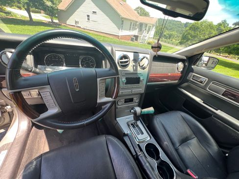 Used 2009 Lincoln MKZ image 6