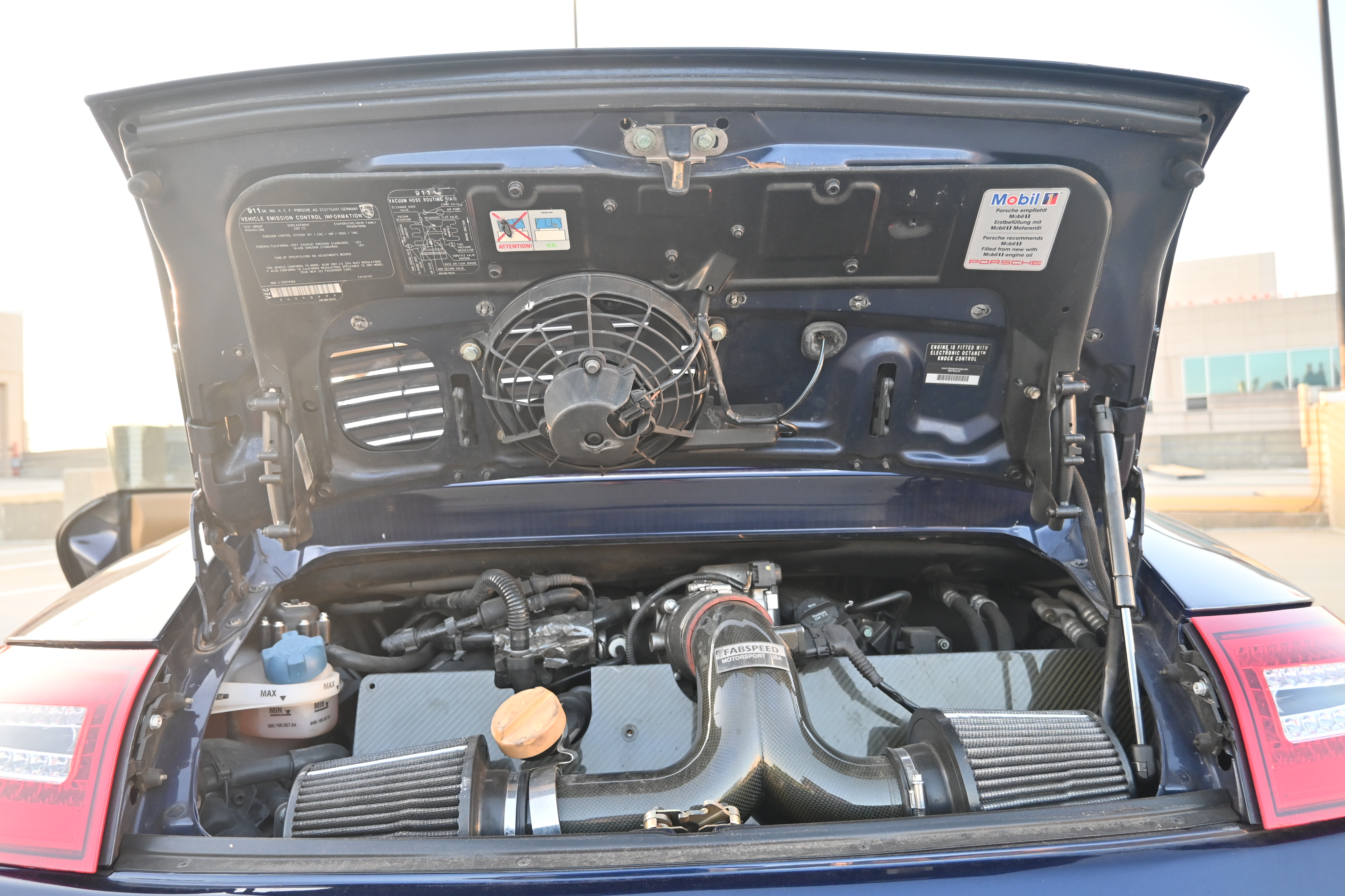 Used 2001 Porsche 911 Carrera RWD image 4
