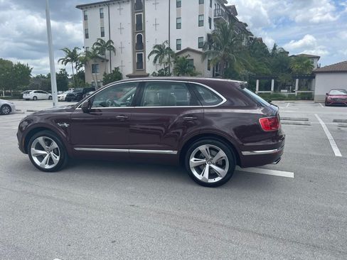 Used 2018 Bentley Bentayga Onyx Edition image 10