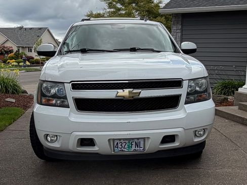Used 2011 Chevrolet Suburban LT w/ Luxury Package AWD/4WD image 2