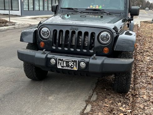 Used 2012 Jeep Wrangler Unlimited Sahara image 2