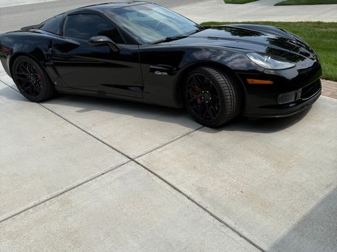 Used 2007 Chevrolet Corvette Z06 w/ Preferred Equipment Group RWD image 2